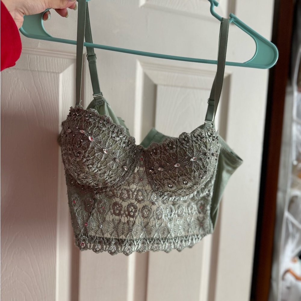 Elegant Lace Bralette in Green